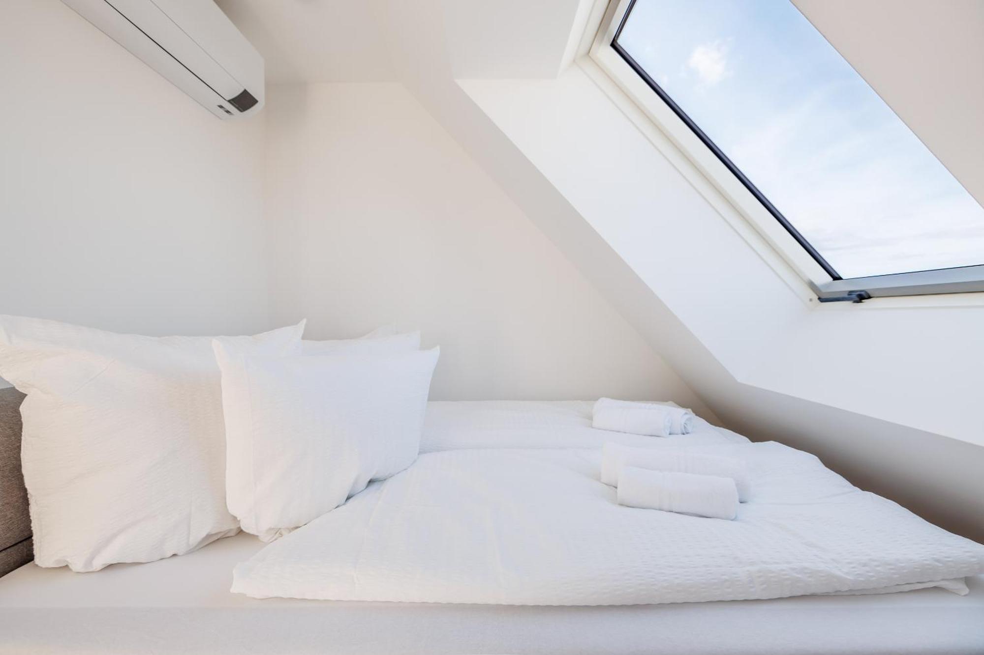 Symphony Apartments 38 - Modern Loft With Terrace And Grill In Central Location Виена Екстериор снимка