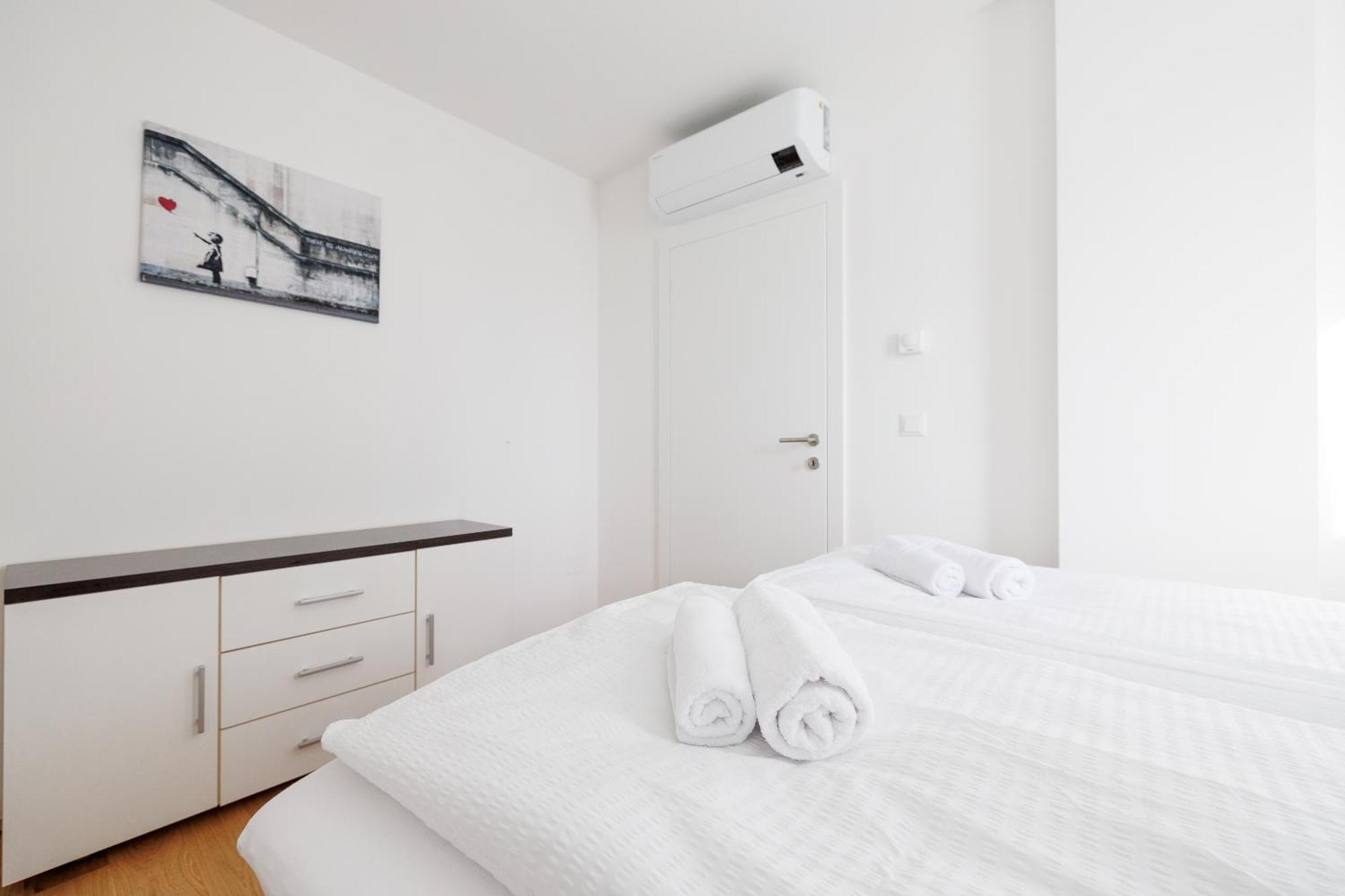 Symphony Apartments 38 - Modern Loft With Terrace And Grill In Central Location Виена Екстериор снимка