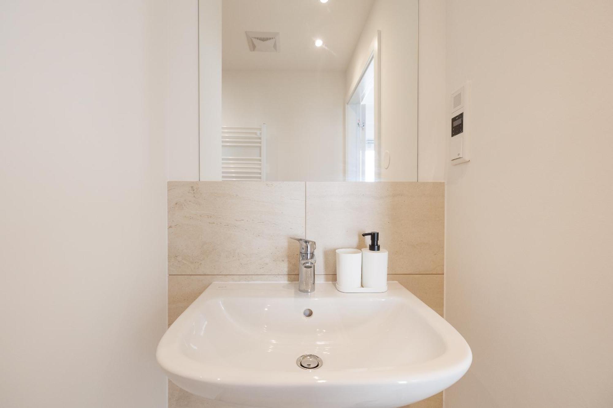 Symphony Apartments 38 - Modern Loft With Terrace And Grill In Central Location Виена Екстериор снимка