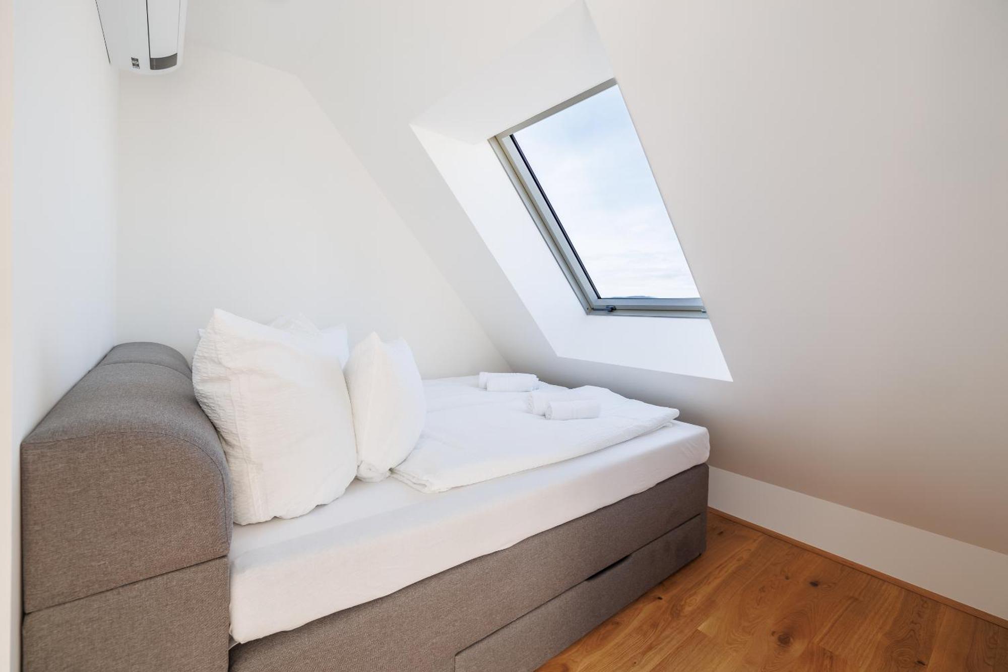 Symphony Apartments 38 - Modern Loft With Terrace And Grill In Central Location Виена Екстериор снимка